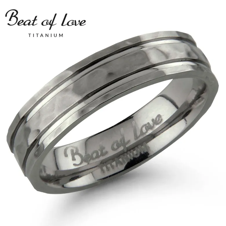 Beat of Love titaanisormus, hakattu pinta, 5mm