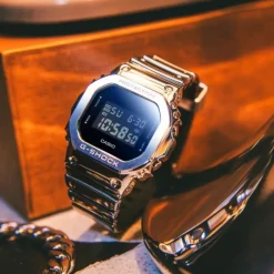 Casio Fine Metallic GM-5600YM-8ER rannekello