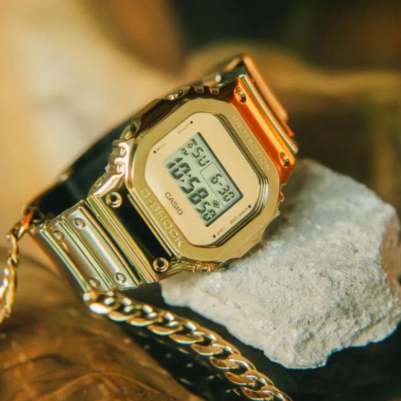 Casio Fine Metallic GM-5600YMG-9ER rannekello
