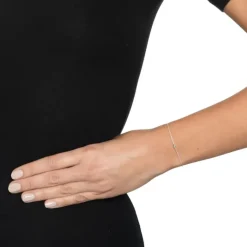 Efva Attling Micro Blink rannekoru, hopea ja vihreä smaragdi