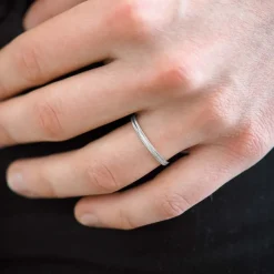 Kihlasormus Kohinoor, valkokulta 2 mm, timanttileikattu pinta