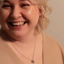 Lumoava Daisy korvakorut pinkillä kivellä, hopea
