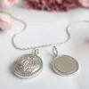Lumoava Primavera riipus, pieni medaljonki