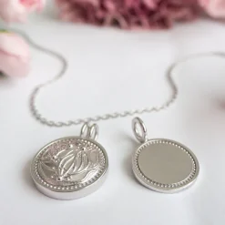 Lumoava Primavera riipus, pieni medaljonki