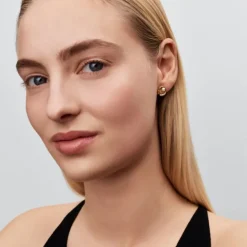Pandora Essence Organically Shaped Pavé Circle & Freshwater Cultured Pearl korvakorut, makeanvedenhelmi ja keltakullattu, 264662C01