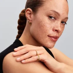 Pandora Essence Twisted Huggie rengaskorvakorut, keltakullattu, 263871C00