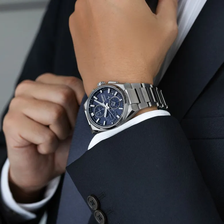 Seiko Astron GPS Solar Dual-Time Chronograph rannekello, SSH161J1