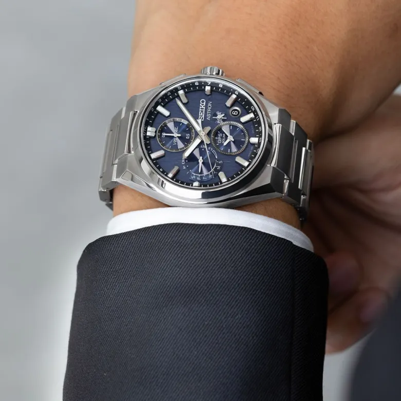 Seiko Astron GPS Solar Dual-Time Chronograph rannekello, SSH161J1
