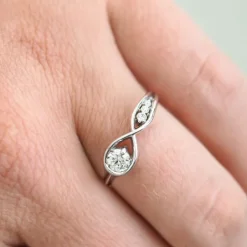 Silván Aina timanttisormus 0,46ct, valkokultaa, Silván vihkisormukset