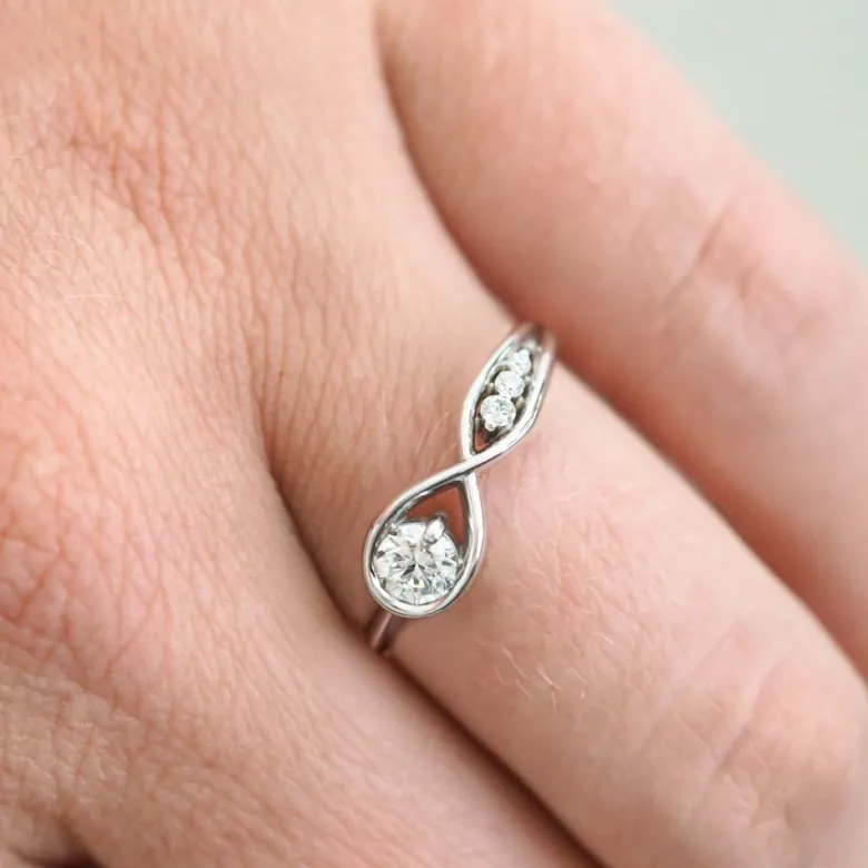 Silván Aina timanttisormus 0,46ct, valkokultaa, Silván vihkisormukset